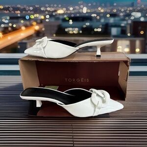TORGEIS New York Women’s Size 8 Agustina Kitten Heel Mules. White. New in box.